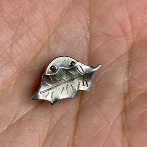 Vintage Sterling Leaf Tie Tack Preowned